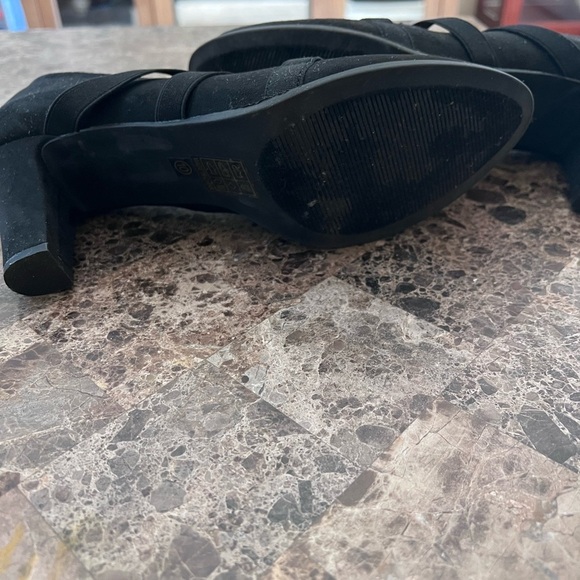 Journee Elegant Black Women's Heels - Picture 2 of 4